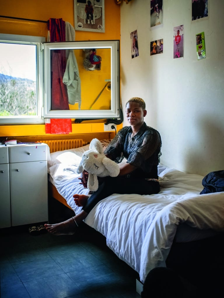 À l'Auberge Marseillaise, des femmes victimes de violences, des travailleuses du sexe et des mères célibataires vivent ensemble.