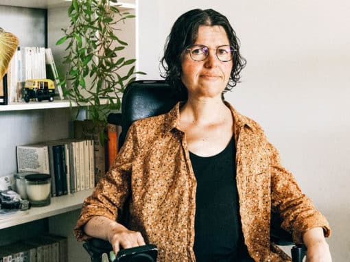 Céline Extenso chez elle à Essey-lès-Nancy (Meurthe-et-Moselle), le 19 mai 2023. par Alice Dylane pour le Pourquoi luttez-vous « Nous voulons vivre où nous l'avons choisi » signé Marie-Agnès Laffougère - La Déferlante 11 « Danser »