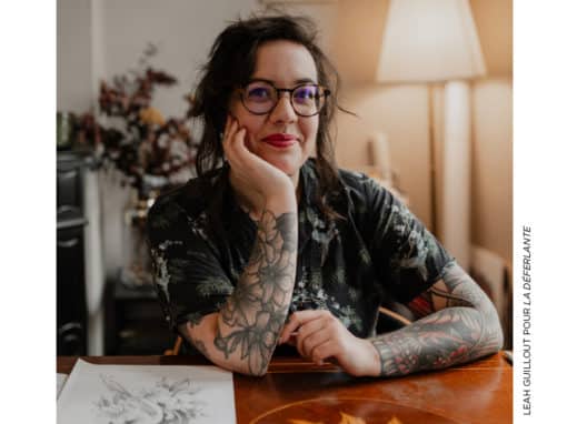 La tatoueuse Pia Beaumont, dans son espace de travail, à Limoges, le 12 mars 2024.