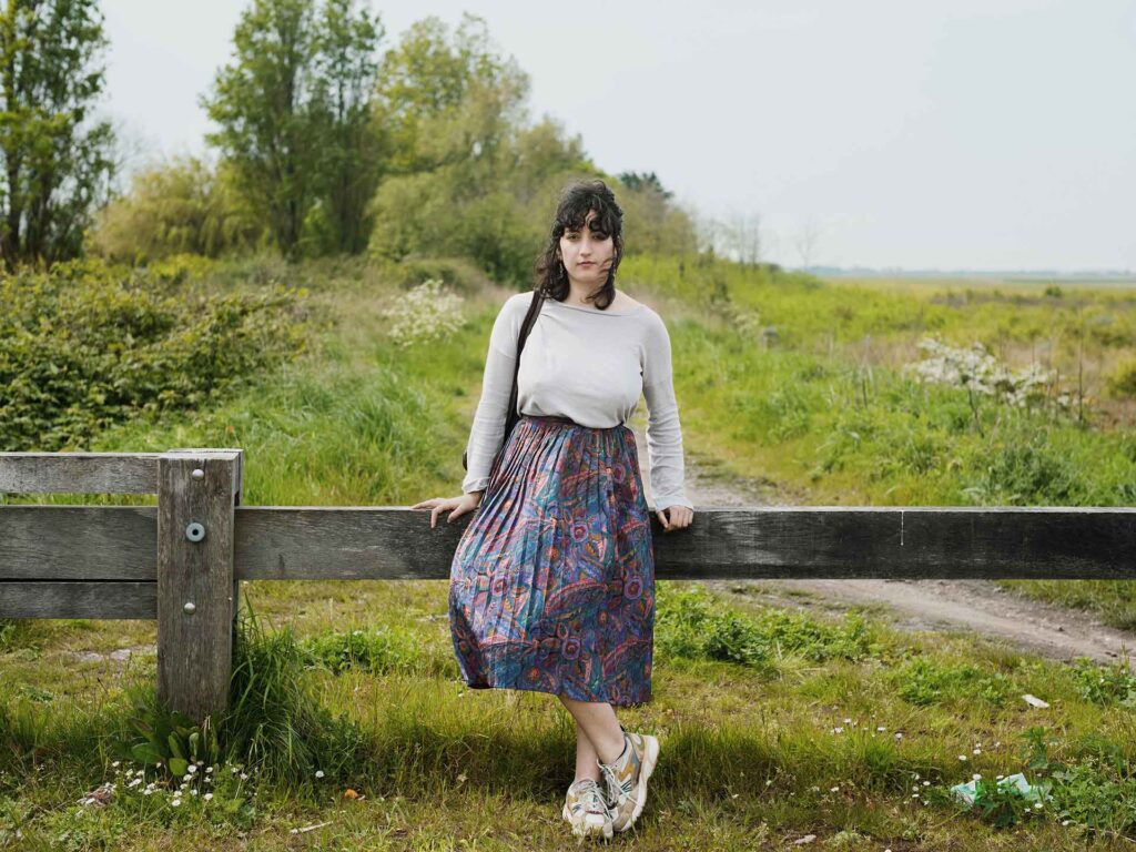 Installée dans la région il y a trois ans, Jade Lamalchi est membre de Calais la sociale, un média associatif en ligne qui raconte l’actualité des luttes sociales dans la ville et ses alentours.