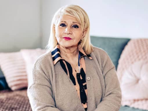 Ida Elbahi chez elle à Lys-lez-Lannoy, dans les Hauts-de-France, janvier 2025. Crédit photo : Aimée Thirion