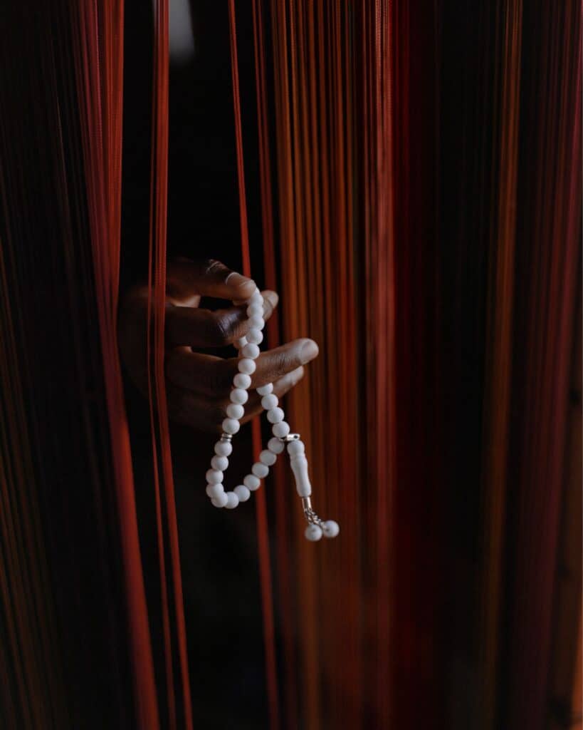 «"Mon Dieu, fais taire leurs regards, rassure-moi que je suis l’essence de ton art."» N., XX., 2023.