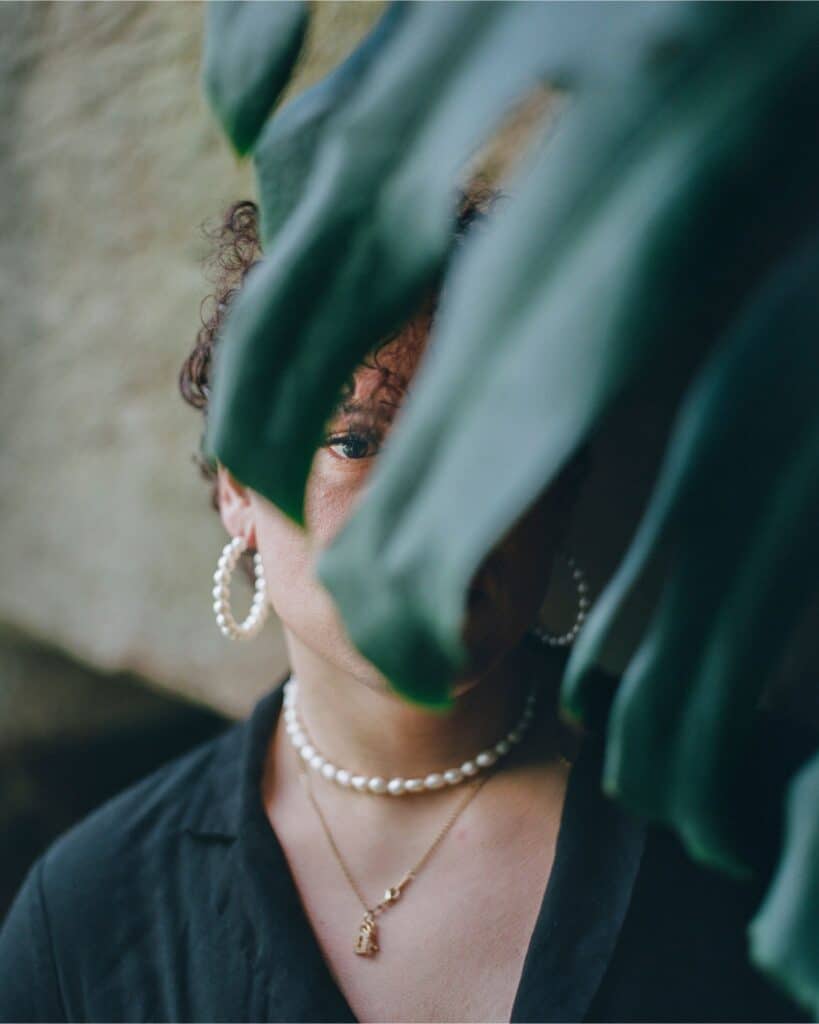 «"Je me sentais comme un arbre dont il fallait couper les branches, parce que les gens ne savaient pas dans quel sens je partais."» Samyra, Paris, 2024.