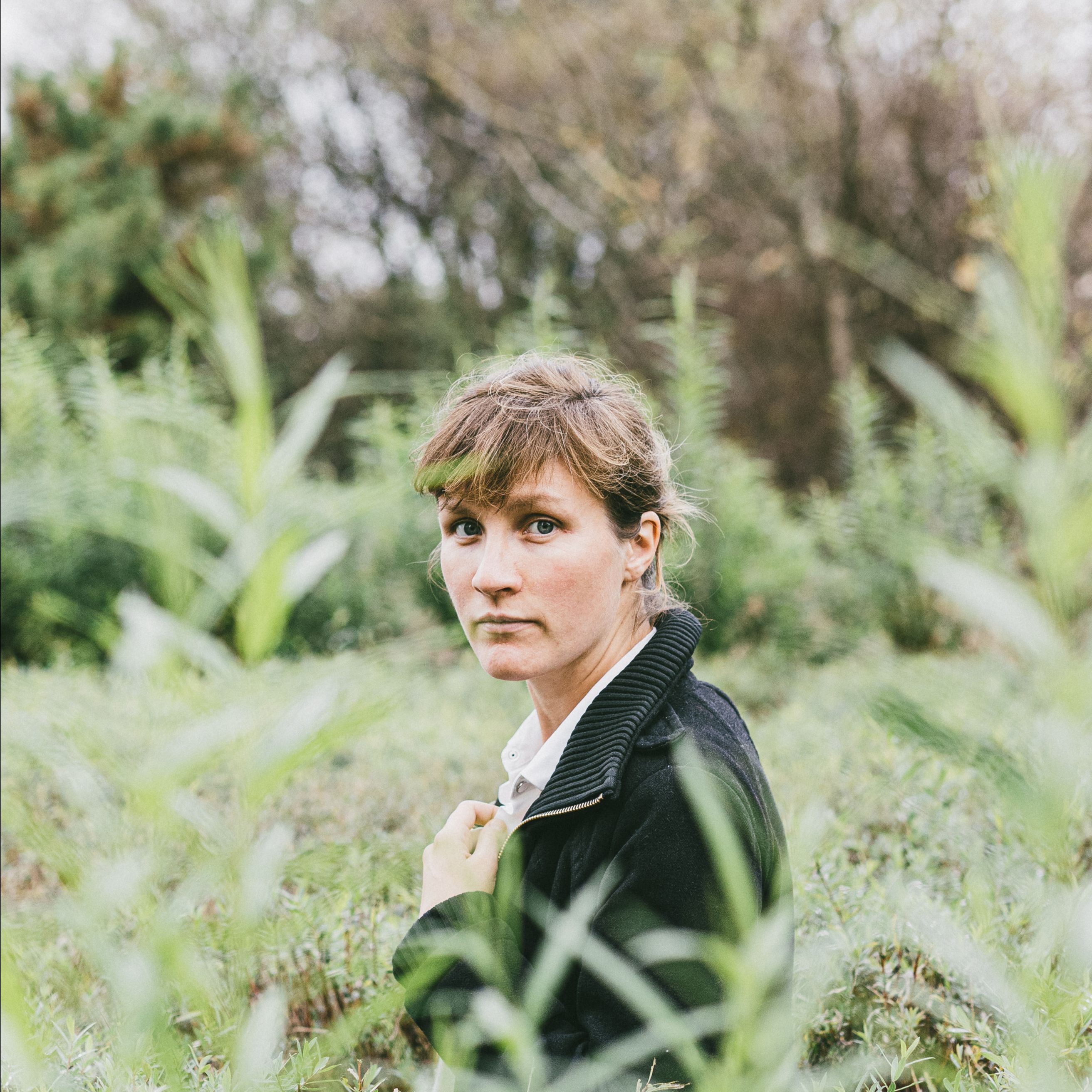 Lucile Leclair a choisi de vivre à la campagne, dans le nord de la France, pour rester au contact du monde rural. Crédit photo : Stéphane Dubromel / Hans Lucas